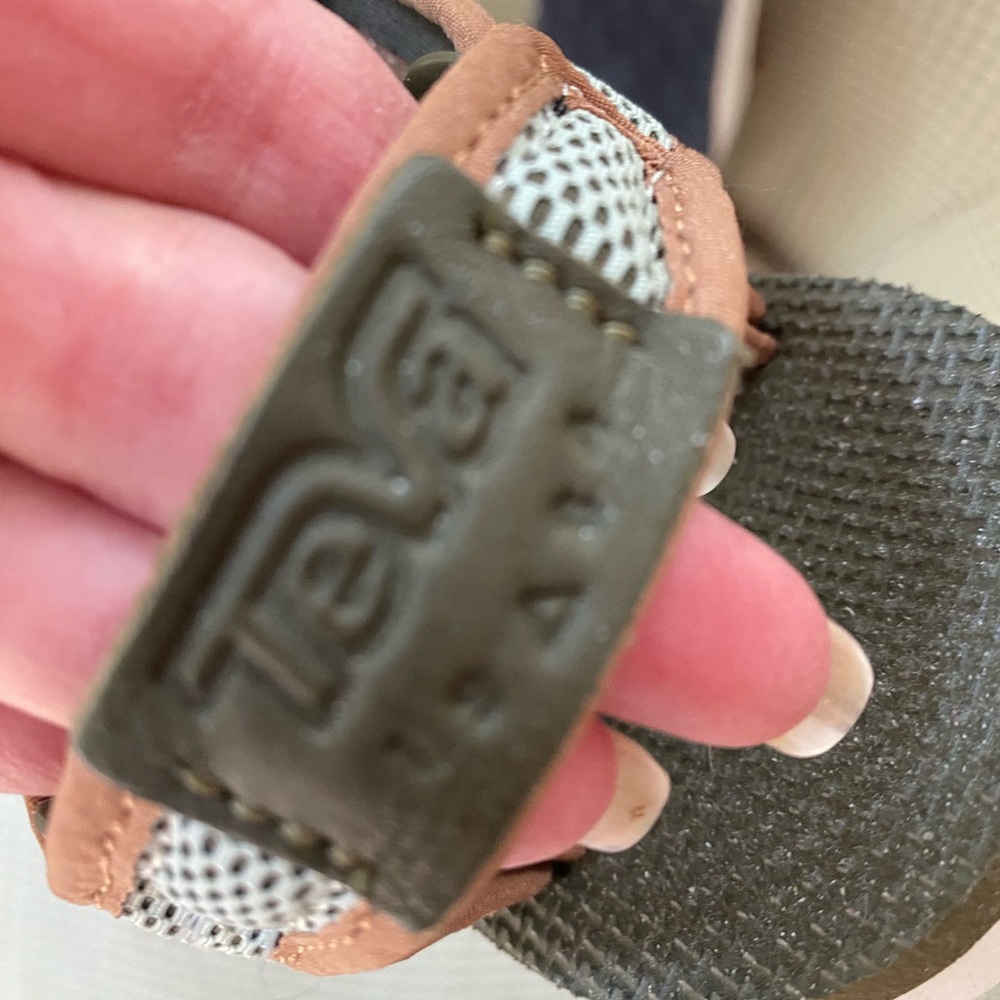 Teva Flatform universal wedge Brown and Olive Sandals. HOST PICK 🎉🎉🎉🎉 - Picture 8 of 9